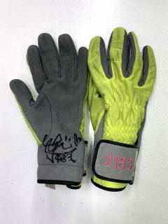 ★NEW★4183宇野　弥生選手提供サイン入り手袋（グローブ）