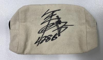 ★NEW★4286平田　さやか選手サイン入りポーチ（小）※ﾏｸｰﾙｵﾘｼﾞﾅﾙｺｱﾗのﾏｰﾁお菓子付き